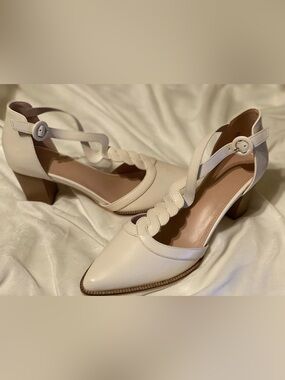 Elegant Cream Scalloped Strap Block Heel Pumps Size 10 NIB